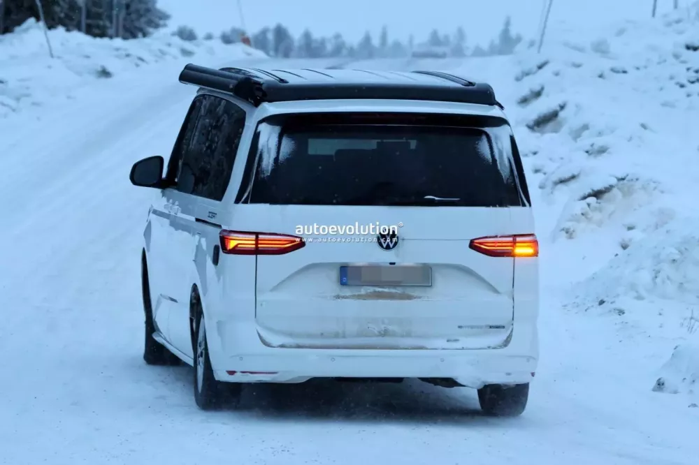 Phiên bản nâng cấp Volkswagen Multivan T7 2027 bắt gặp tại California, trang bị đèn pha lớn hơn- Ảnh 4. Phiên bản nâng cấp Volkswagen Multivan T7 2027 bắt gặp tại California, trang bị đèn pha lớn hơn- Ảnh 4.