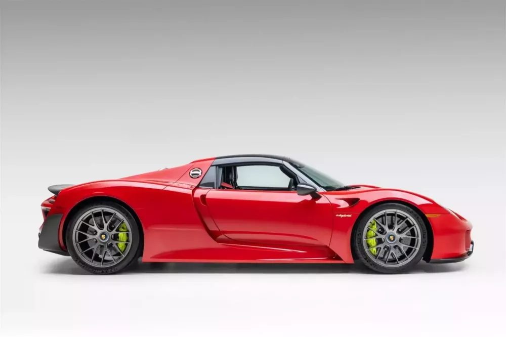 Chiếc Porsche 918 Spyder được trang bị g&oacute;i Weissach Package n&agrave;y đ&atilde; t&igrave;m thấy chủ mới với gi&aacute; 3,2 triệu USD- Ảnh 2.