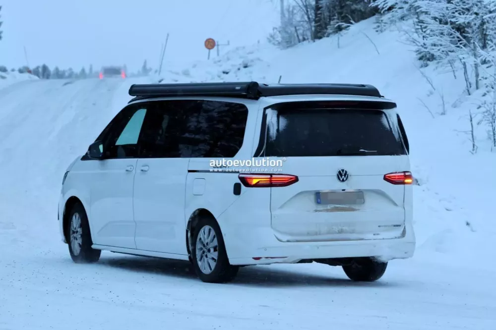 Phiên bản nâng cấp Volkswagen Multivan T7 2027 bắt gặp tại California, trang bị đèn pha lớn hơn- Ảnh 3. Phiên bản nâng cấp Volkswagen Multivan T7 2027 bắt gặp tại California, trang bị đèn pha lớn hơn- Ảnh 3.