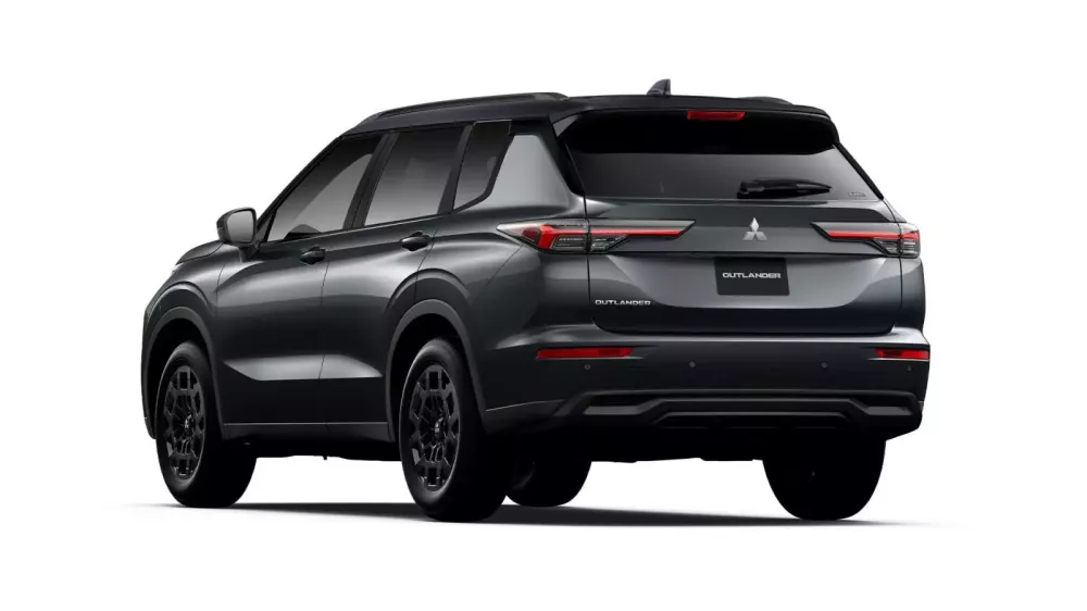 Mitsubishi Outlander c&oacute; th&ecirc;m bản LS Black Edition- Ảnh 5.