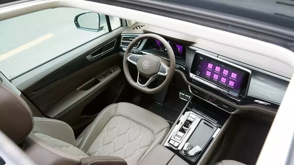 Volkswagen Viloran sở hữu nội thất rộng r&atilde;i v&agrave; tiện nghi