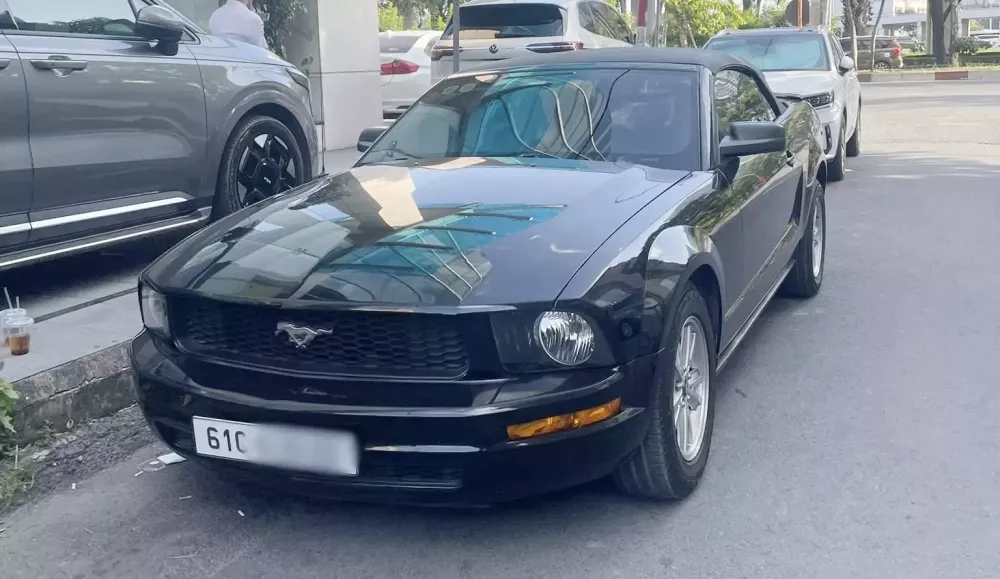 Ford Mustang Convertible thế hệ thứ 5 h&agrave;ng hiếm của người chơi xe TP.HCM- Ảnh 2.