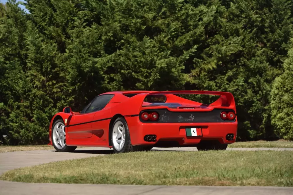 Ferrari F50 đời 1995 chỉ mới lăn bánh 406 km đã được ai đó mua với giá 320 tỷ đồng- Ảnh 6. Ferrari F50 đời 1995 chỉ mới lăn bánh 406 km đã được ai đó mua với giá 320 tỷ đồng- Ảnh 6.