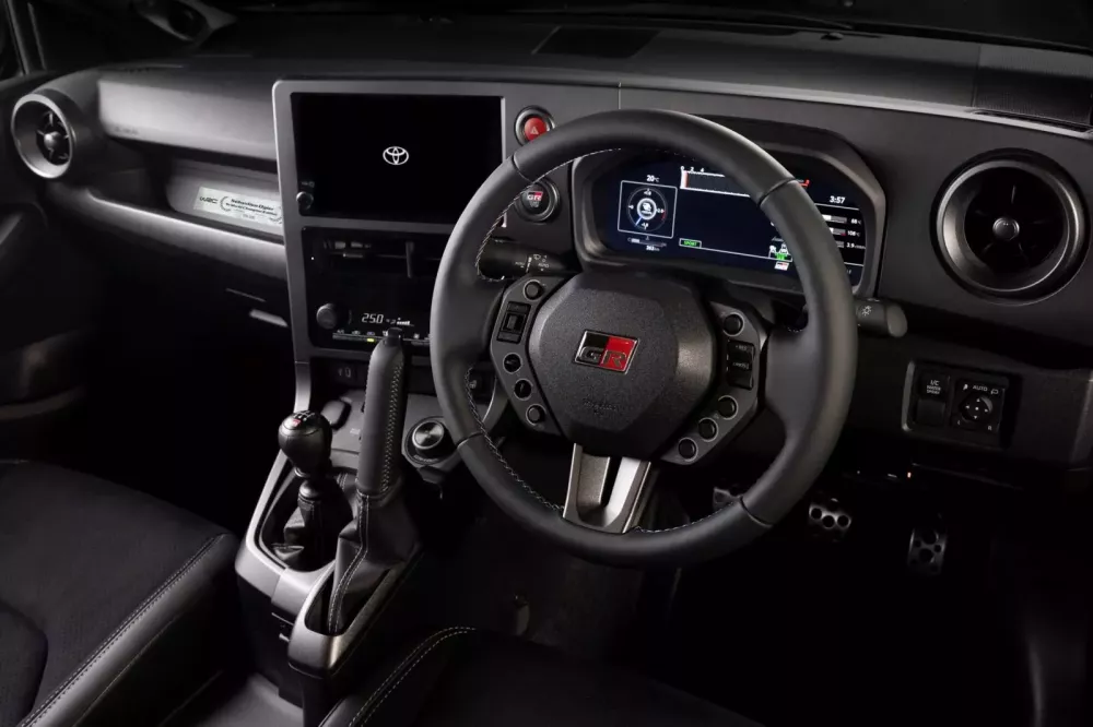 Cận cảnh Toyota GR Yaris Sebastien Ogier: Phi&ecirc;n bản tri &acirc;n d&agrave;nh cho tay đua WRC, giới hạn 200 chiếc- Ảnh 8.