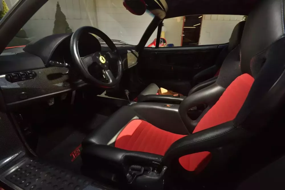 Ferrari F50 đời 1995 chỉ mới lăn bánh 406 km đã được ai đó mua với giá 320 tỷ đồng- Ảnh 10. Ferrari F50 đời 1995 chỉ mới lăn bánh 406 km đã được ai đó mua với giá 320 tỷ đồng- Ảnh 10.