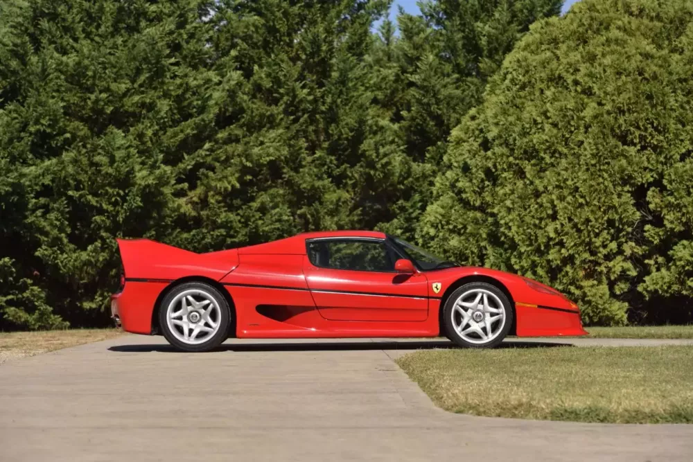 Ferrari F50 đời 1995 chỉ mới lăn bánh 406 km đã được ai đó mua với giá 320 tỷ đồng- Ảnh 4. Ferrari F50 đời 1995 chỉ mới lăn bánh 406 km đã được ai đó mua với giá 320 tỷ đồng- Ảnh 4.