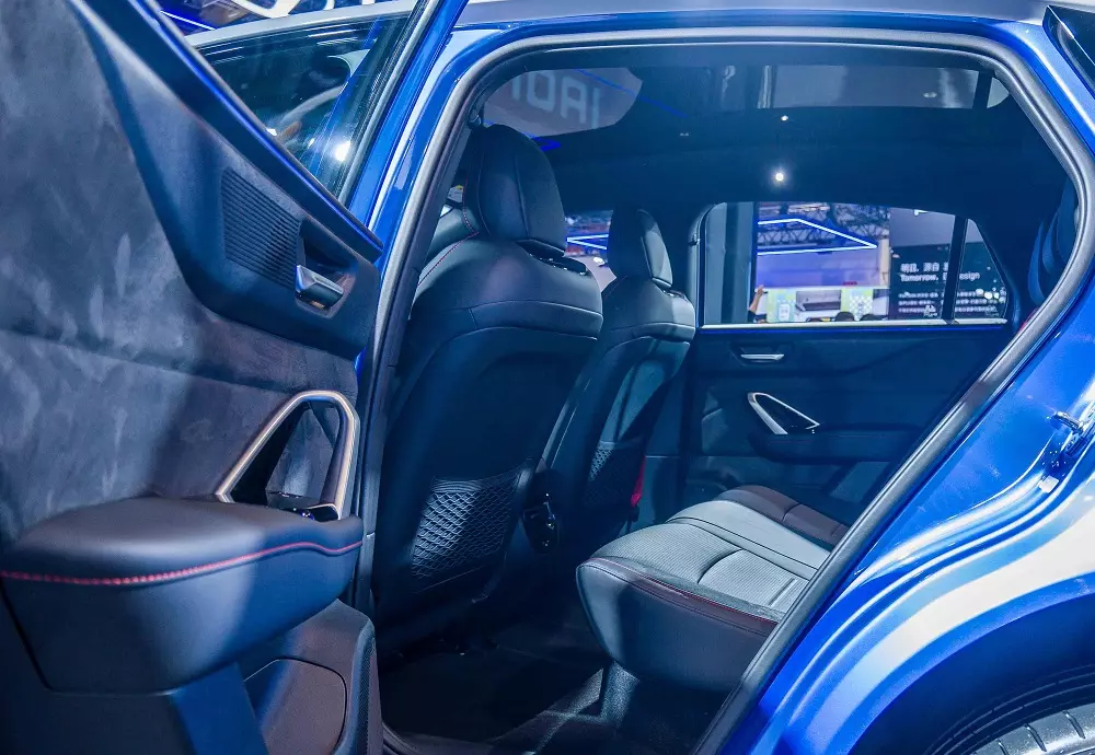 H&agrave;ng ghế sau của Foxtron Bria