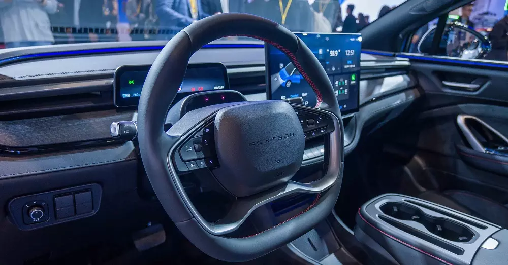 Khoang l&aacute;i của Foxtron Bria