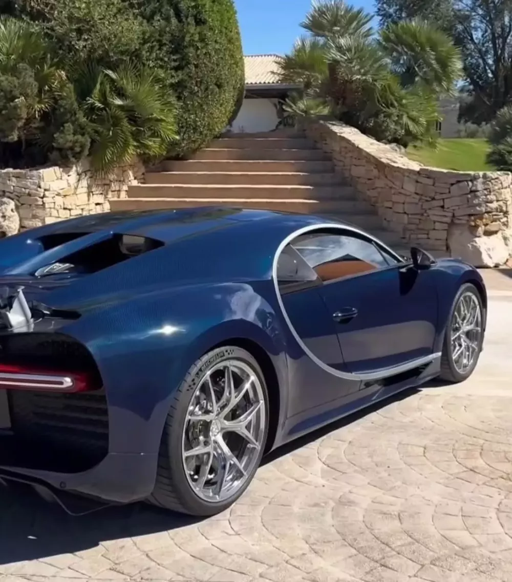Chiếc Bugatti Chiron n&agrave;y l&agrave; xe thử nghiệm của h&atilde;ng
