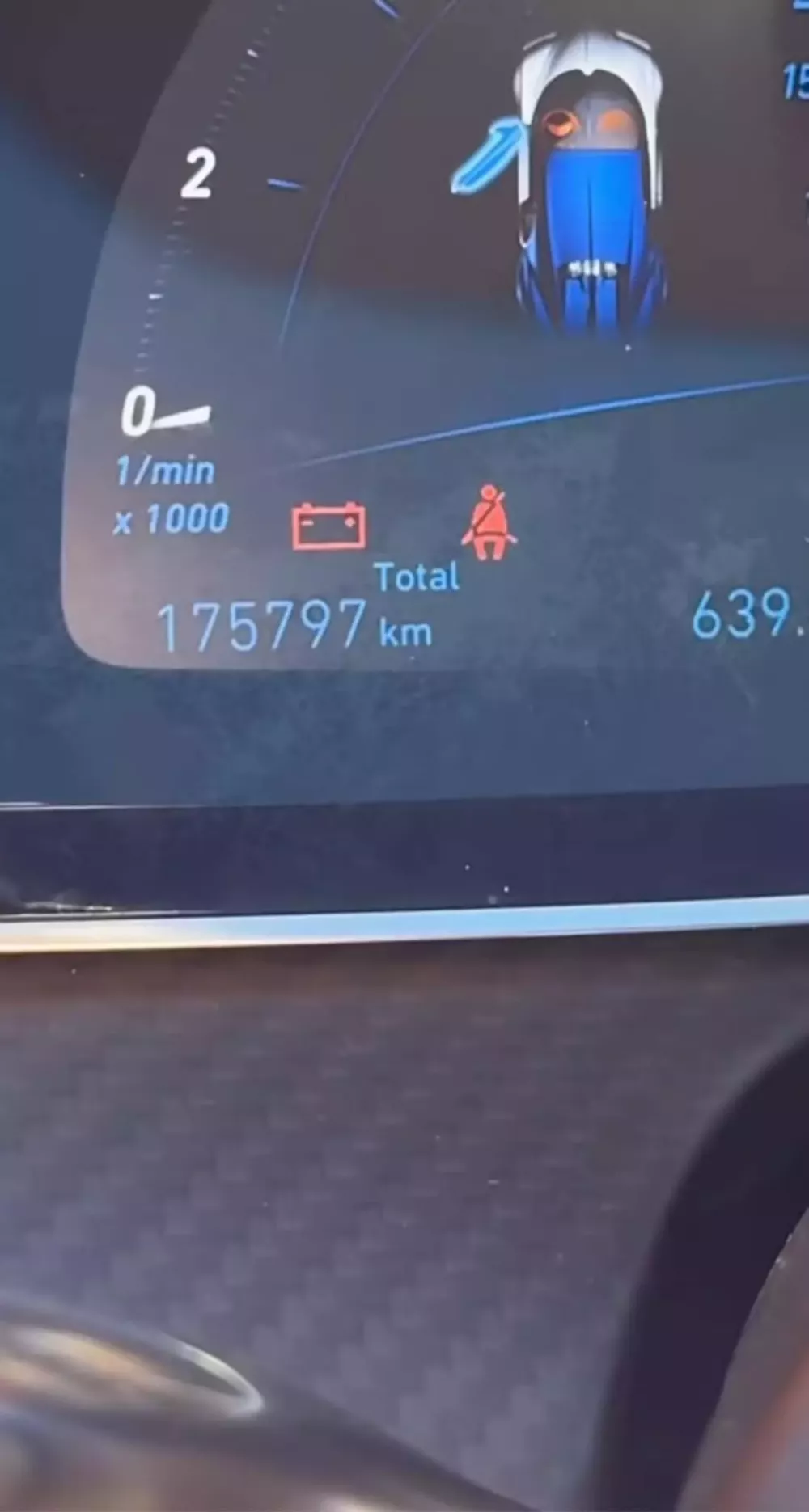 Chiếc si&ecirc;u xe Bugatti Chiron c&oacute; số ODO l&ecirc;n đến 175.797 km