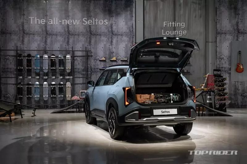 Kia Seltos 2026 phi&ecirc;n bản hybrid c&oacute; t&iacute;nh năng V2L như &ocirc; t&ocirc; điện