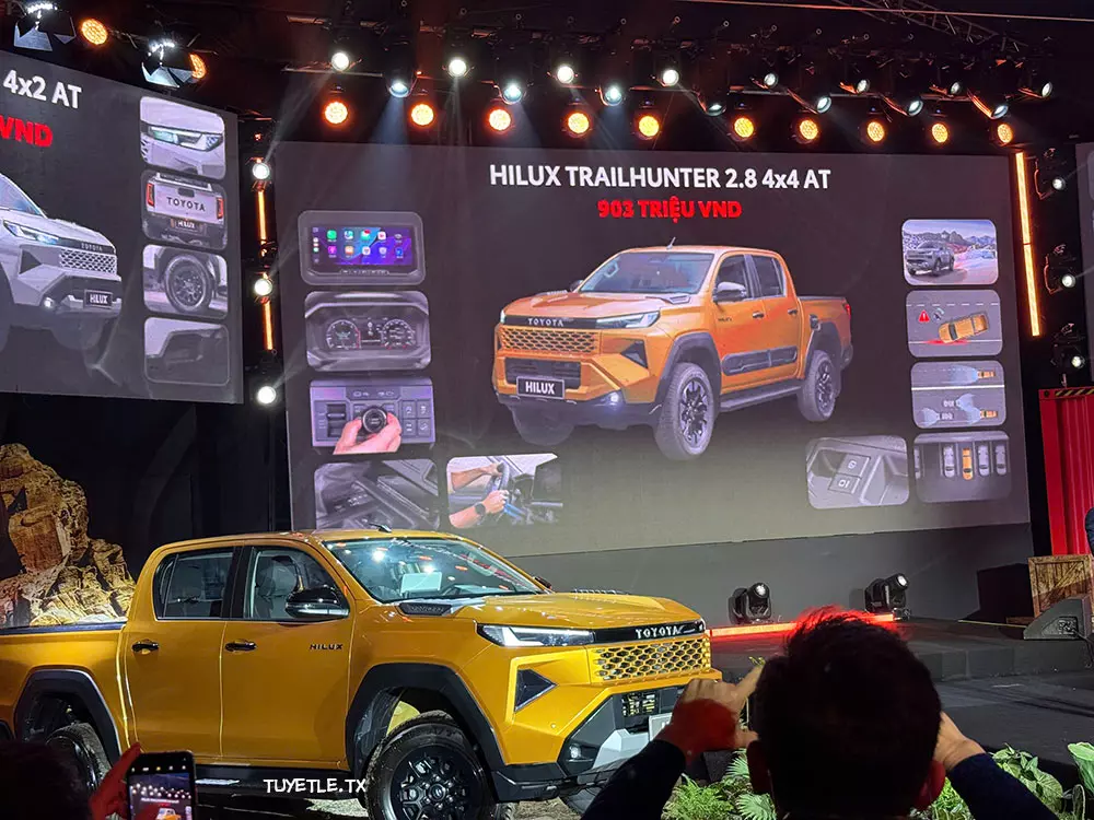 Toyota Hilux 2026 bản cao cấp nhất sở hữu m&agrave;n h&igrave;nh th&ocirc;ng tin giải tr&iacute; 12,3 inch