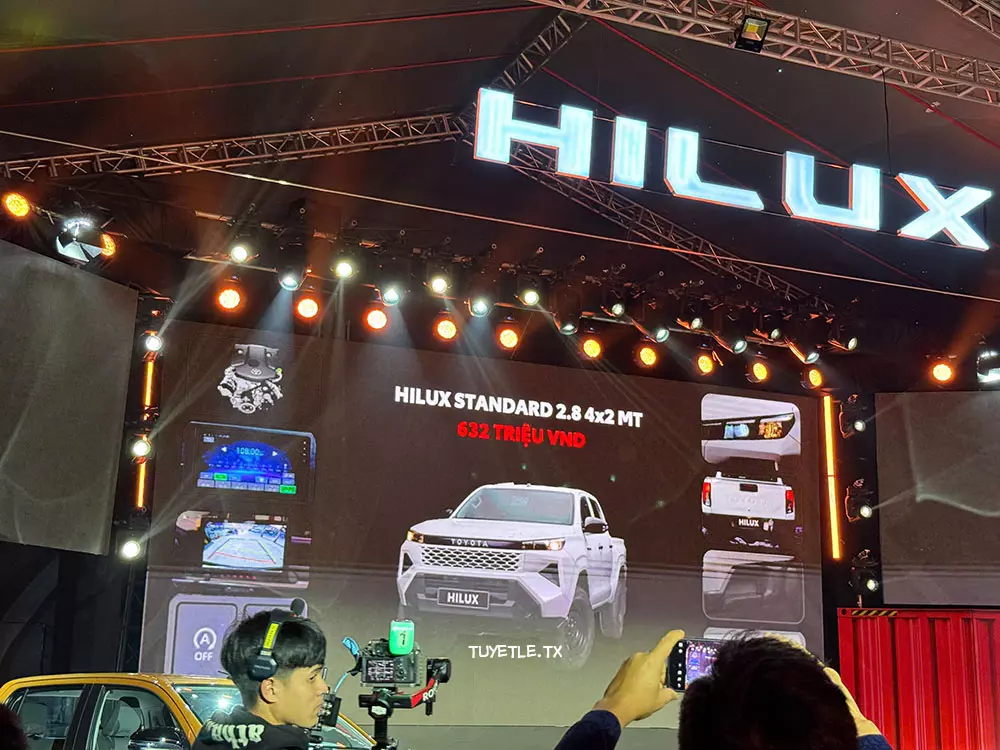 Toyota Hilux 2026 bản ti&ecirc;u chuẩn kh&ocirc;ng c&oacute; đ&egrave;n sương m&ugrave; trước