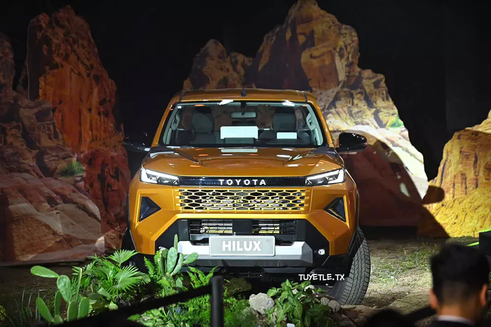 Toyota Hilux 2026 sở hữu thiết kế đầu xe mới