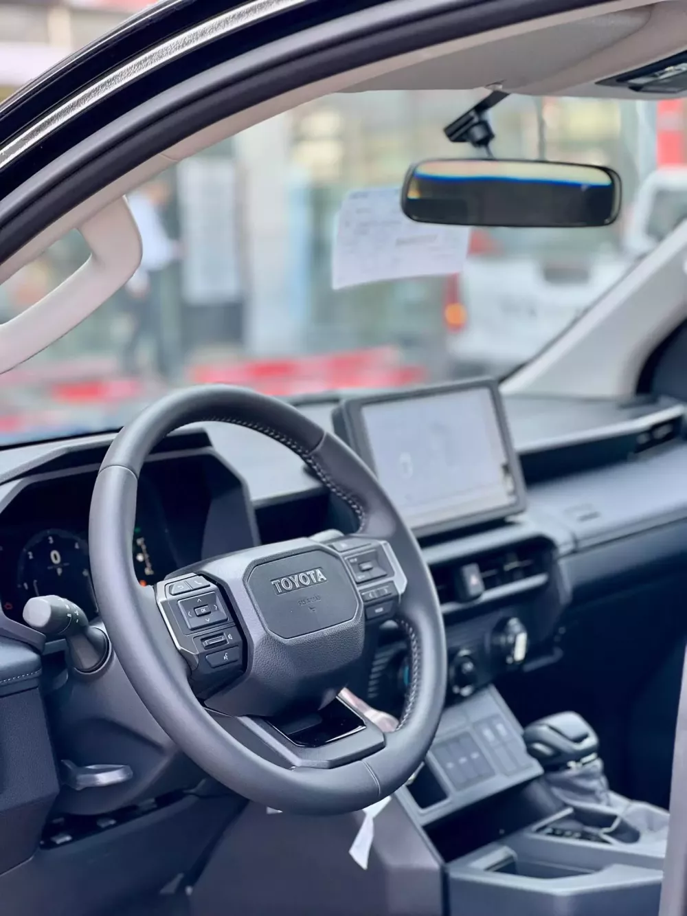 Khoang l&aacute;i của Toyota Hilux 2026