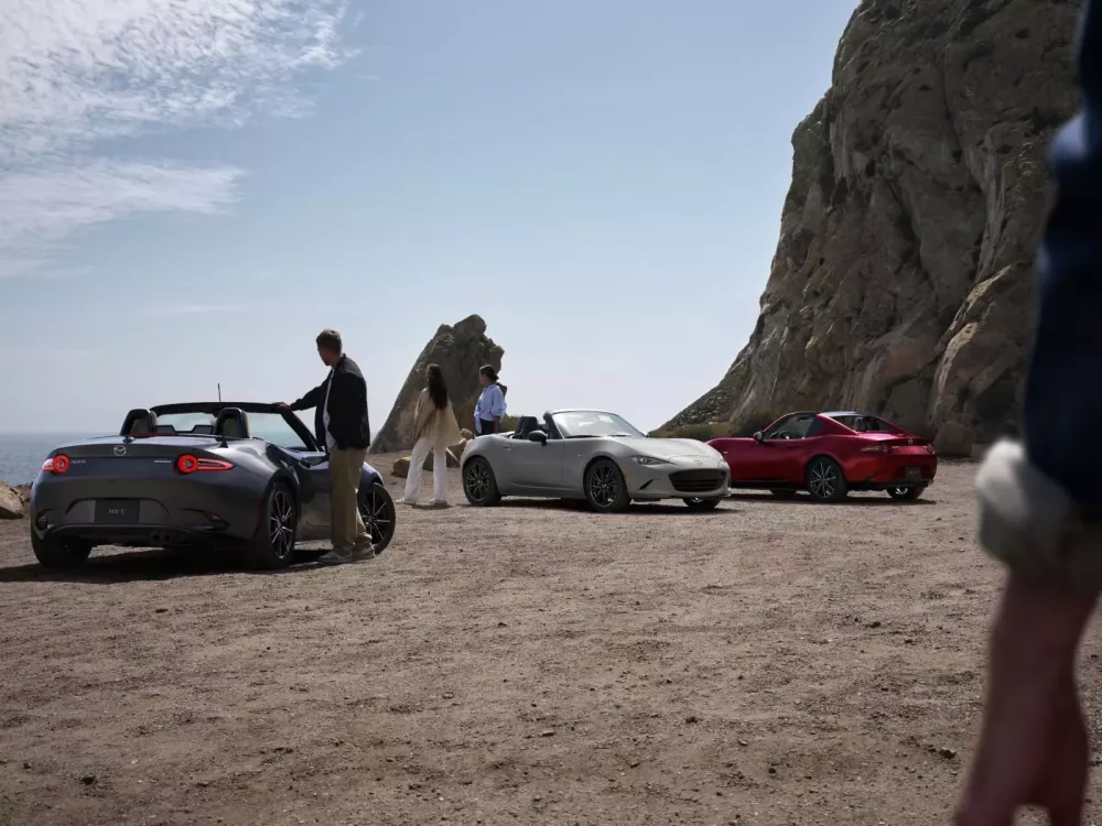 Mazda MX-5 Miata ND bước sang năm sản xuất thứ 11 với gi&aacute; b&aacute;n lẻ đề xuất cao hơn- Ảnh 1.