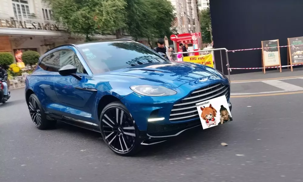 Aston Martin DBX 707 mang m&agrave;u lạ của doanh nh&acirc;n ở TP.HCM- Ảnh 2.