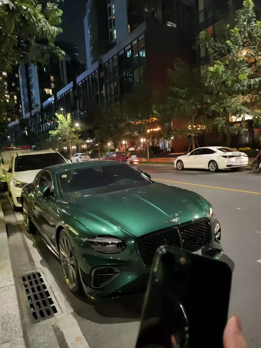 Bentley Continental GT thế hệ mới mang m&agrave;u xanh l&aacute; đậm đặc trưng của d&acirc;n chơi Porsche H&agrave; th&agrave;nh- Ảnh 1.