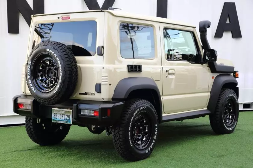 Suzuki Jimny độ vẫn d&ugrave;ng động cơ xăng 1.5L nguy&ecirc;n bản