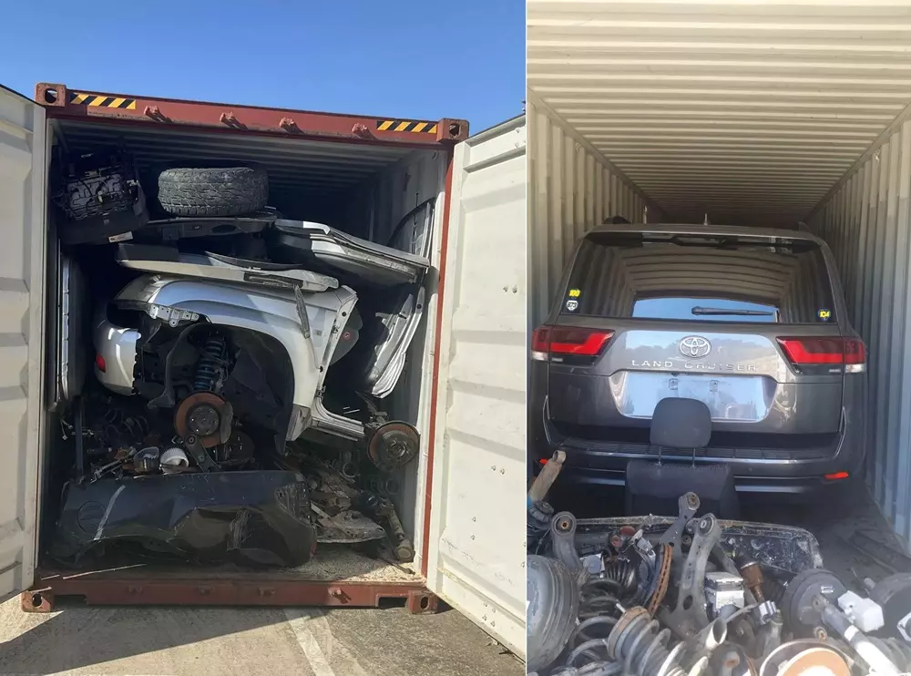 Những chiếc Toyota Land Cruiser được ngụy trang phía sau bộ phận ô tô tháo rời Những chiếc Toyota Land Cruiser được ngụy trang phía sau bộ phận ô tô tháo rời