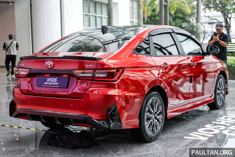 Toyota Vios GR Sport Hybrid sở hữu thiết kế thể thao hơn Toyota Vios GR Sport Hybrid sở hữu thiết kế thể thao hơn