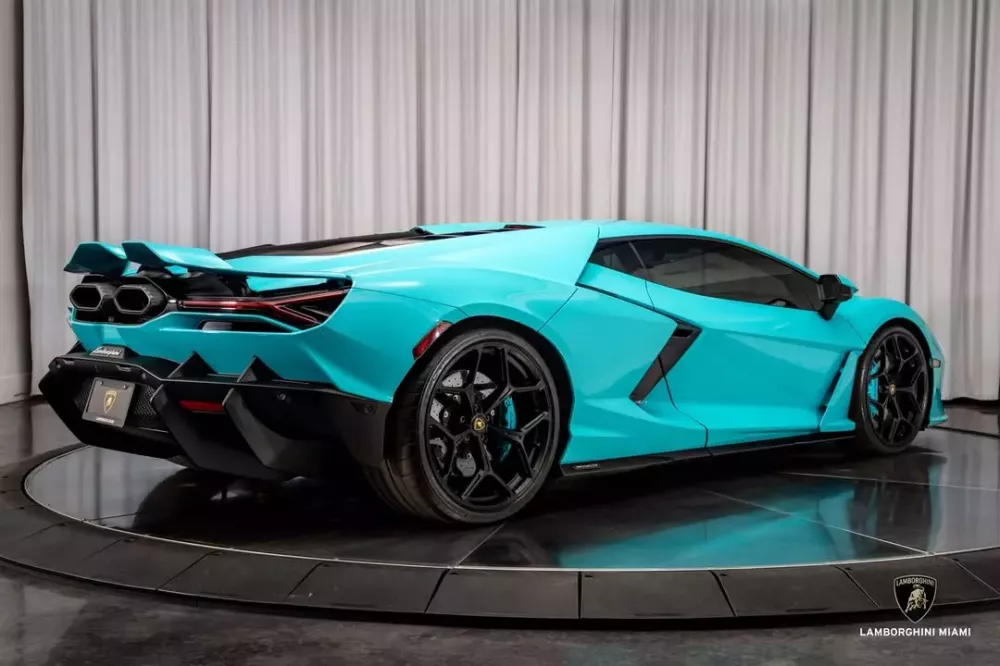 Lamborghini Revuelto m&agrave;u Blu Glauco đang chờ bạn bay đến Miami để rước về- Ảnh 3.