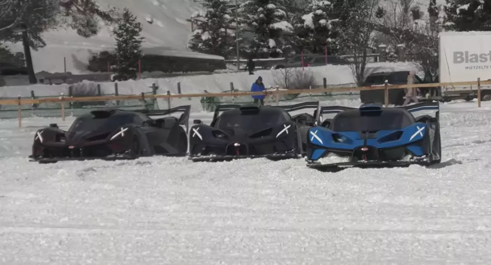 Cảnh tượng hiếm gặp với 3 chiếc Bugatti Bolide trị giá 390 tỷ đồng đi "trượt tuyết"- Ảnh 4. Cảnh tượng hiếm gặp với 3 chiếc Bugatti Bolide trị giá 390 tỷ đồng đi "trượt tuyết"- Ảnh 4.