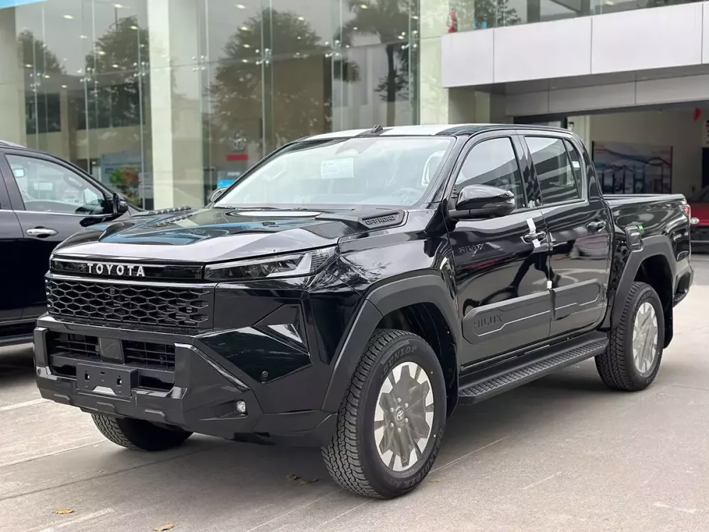 Toyota Hilux 2026 bản 2 cầu số tự động tại đại l&yacute; Việt