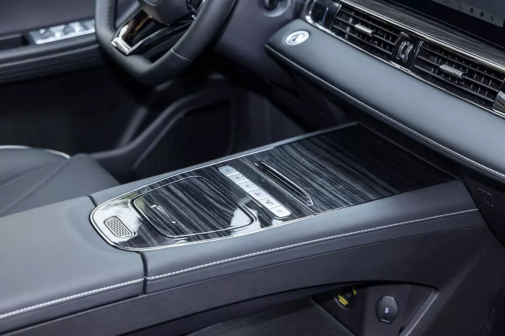 Omoda C5 Hybrid đặt ch&acirc;n đến Việt Nam, c&oacute; thể chạy 930 km chỉ với 1 b&igrave;nh xăng - Ảnh 10.