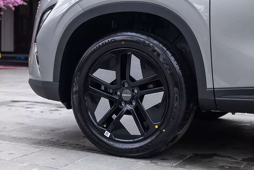 Omoda C5 Hybrid đặt ch&acirc;n đến Việt Nam, c&oacute; thể chạy 930 km chỉ với 1 b&igrave;nh xăng - Ảnh 6.
