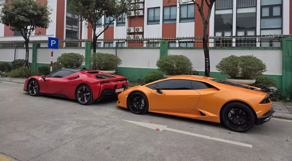 Cặp đ&ocirc;i si&ecirc;u xe chục tỷ đồng của doanh nh&acirc;n H&agrave; Nội- Ảnh 2.