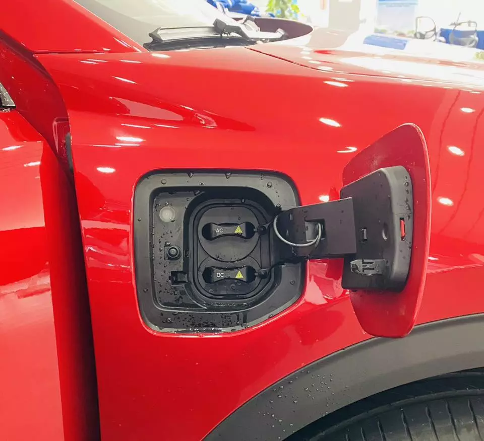 Xe gia đ&igrave;nh VinFast VF MPV 7 đ&atilde; c&oacute; mặt tại đại l&yacute;, chờ giao đến tay người Việt - Ảnh 7.