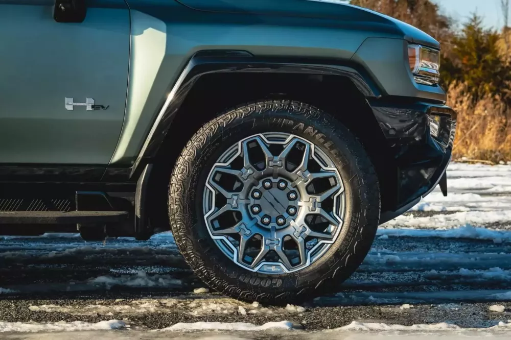 Qua rồi thời kỳ gi&aacute; bị thổi tăng v&egrave;o v&egrave;o, SUV điện Hummer giờ đ&acirc;y c&oacute; gi&aacute; kh&aacute; dễ chịu- Ảnh 4.