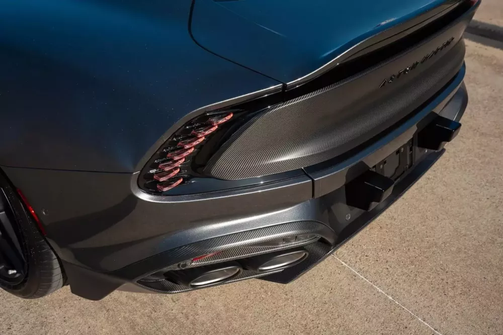 Tậu chiếc Aston Martin Vanquish 2025 hơn nửa triệu đ&ocirc; la nhưng chủ xe nhanh ch&oacute;ng nhận ra điều n&agrave;y- Ảnh 7.