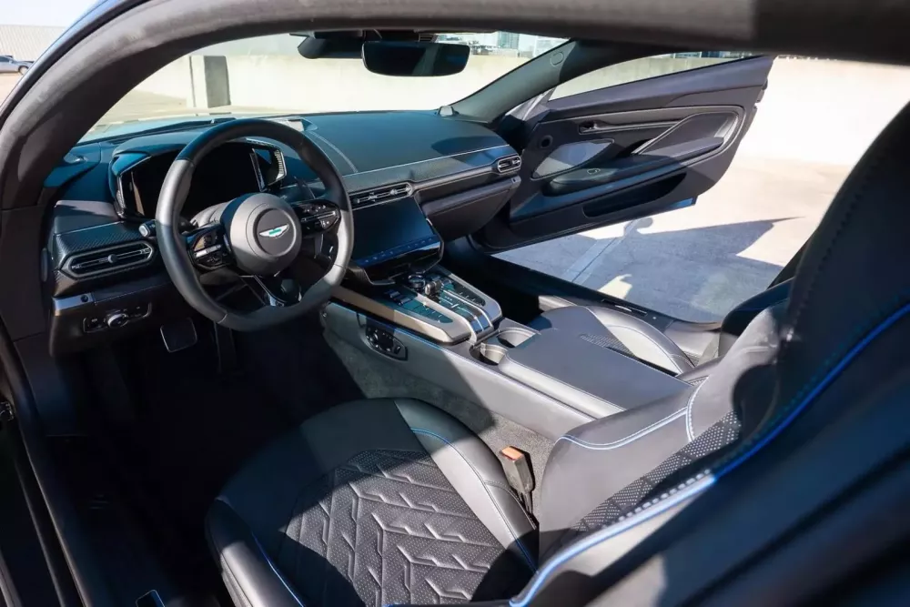 Tậu chiếc Aston Martin Vanquish 2025 hơn nửa triệu đ&ocirc; la nhưng chủ xe nhanh ch&oacute;ng nhận ra điều n&agrave;y- Ảnh 10.