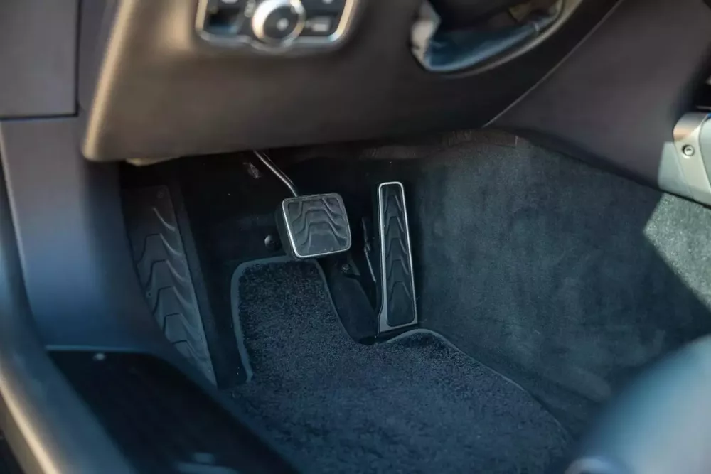 Tậu chiếc Aston Martin Vanquish 2025 hơn nửa triệu đ&ocirc; la nhưng chủ xe nhanh ch&oacute;ng nhận ra điều n&agrave;y- Ảnh 12.