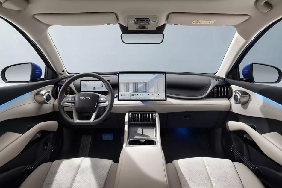 BYD Atto 3 Evo ra mắt với hệ dẫn động 4 bánh và sạc nhanh hơn - Ảnh 7. BYD Atto 3 Evo ra mắt với hệ dẫn động 4 bánh và sạc nhanh hơn - Ảnh 7.