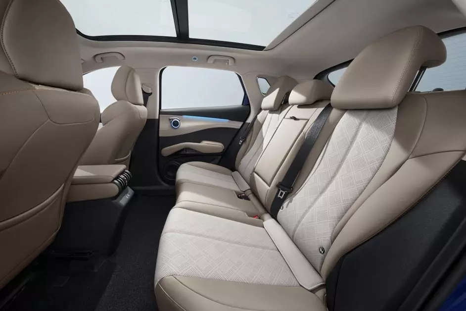 BYD Atto 3 Evo ra mắt với hệ dẫn động 4 bánh và sạc nhanh hơn - Ảnh 10. BYD Atto 3 Evo ra mắt với hệ dẫn động 4 bánh và sạc nhanh hơn - Ảnh 10.