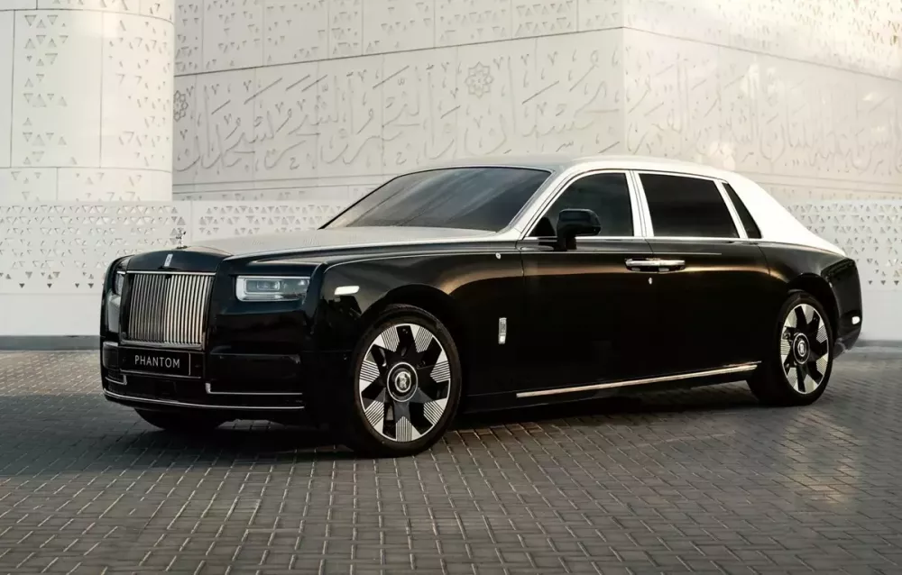 Vén màn Phantom Arabesque độc bản - chiếc Rolls-Royce đầu tiên sở hữu nắp ca-pô được khắc laser - Ảnh 1. Vén màn Phantom Arabesque độc bản - chiếc Rolls-Royce đầu tiên sở hữu nắp ca-pô được khắc laser - Ảnh 1.