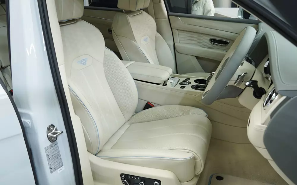 Ngắm hình ảnh "bằng xương bằng thịt" của Bentley Bentayga phiên bản dành cho phái nữ - Ảnh 6. Ngắm hình ảnh "bằng xương bằng thịt" của Bentley Bentayga phiên bản dành cho phái nữ - Ảnh 6.