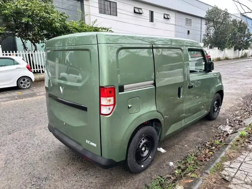Xuất hiện h&igrave;nh ảnh của VinFast EC Van cửa l&ugrave;a, chưa r&otilde; c&oacute; phải xe ch&iacute;nh h&atilde;ng hay kh&ocirc;ng - Ảnh 3.