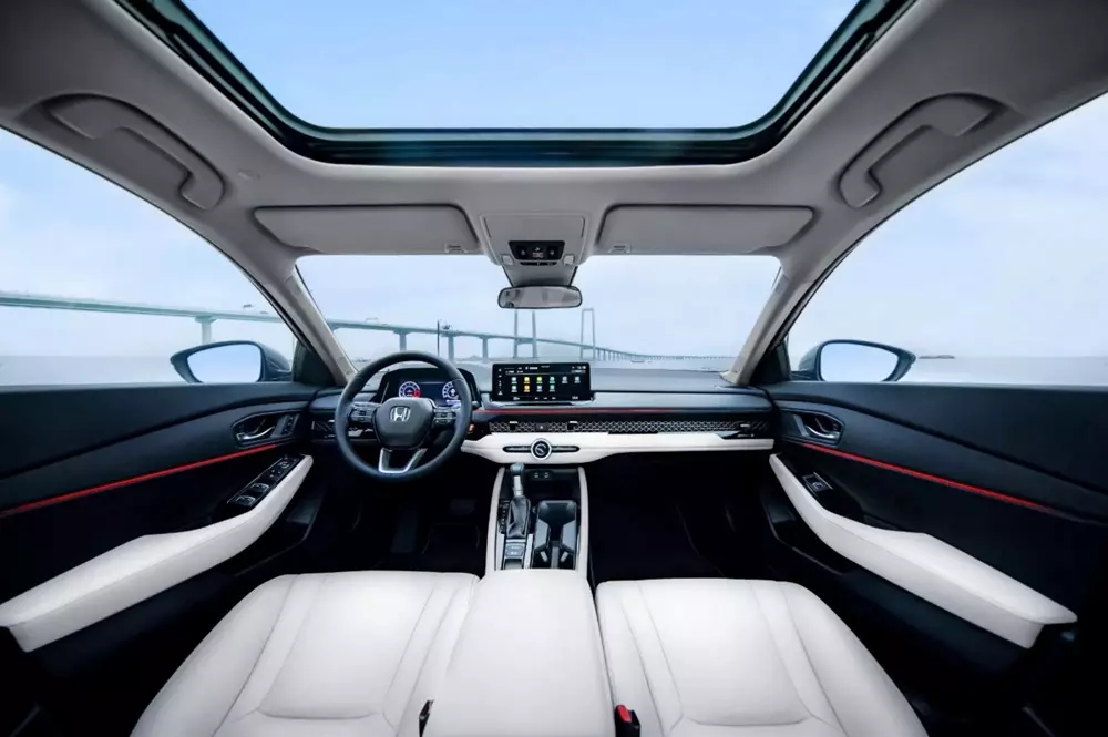 Honda Accord giảm gi&aacute; đến 350 triệu đồng v&igrave; kh&aacute;ch h&agrave;ng trung ni&ecirc;n kh&ocirc;ng c&ograve;n mặn m&agrave; - Ảnh 3.