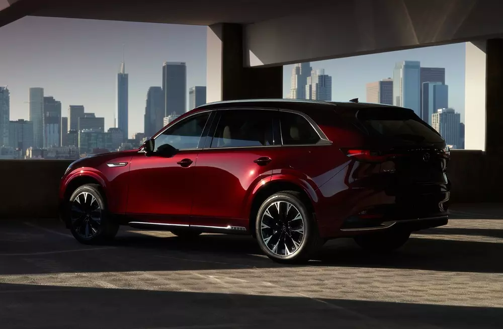 Mazda CX-90 tại Việt Nam ch&iacute;nh thức được c&ocirc;ng bố gi&aacute; b&aacute;n v&agrave; trang bị, giao xe từ giữa năm nay - Ảnh 2.