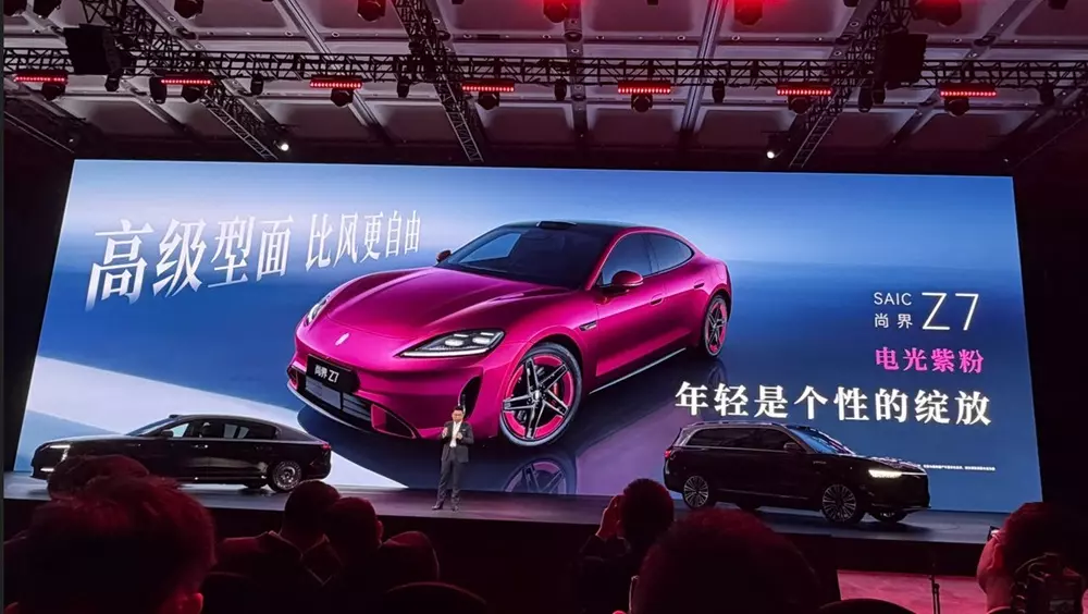 Xe điện "mới toanh" SAIC Z7 gây tranh cãi vì thiết kế "vay mượn" từ Porsche Taycan và Xiaomi SU7 - Ảnh 1. Xe điện "mới toanh" SAIC Z7 gây tranh cãi vì thiết kế "vay mượn" từ Porsche Taycan và Xiaomi SU7 - Ảnh 1.