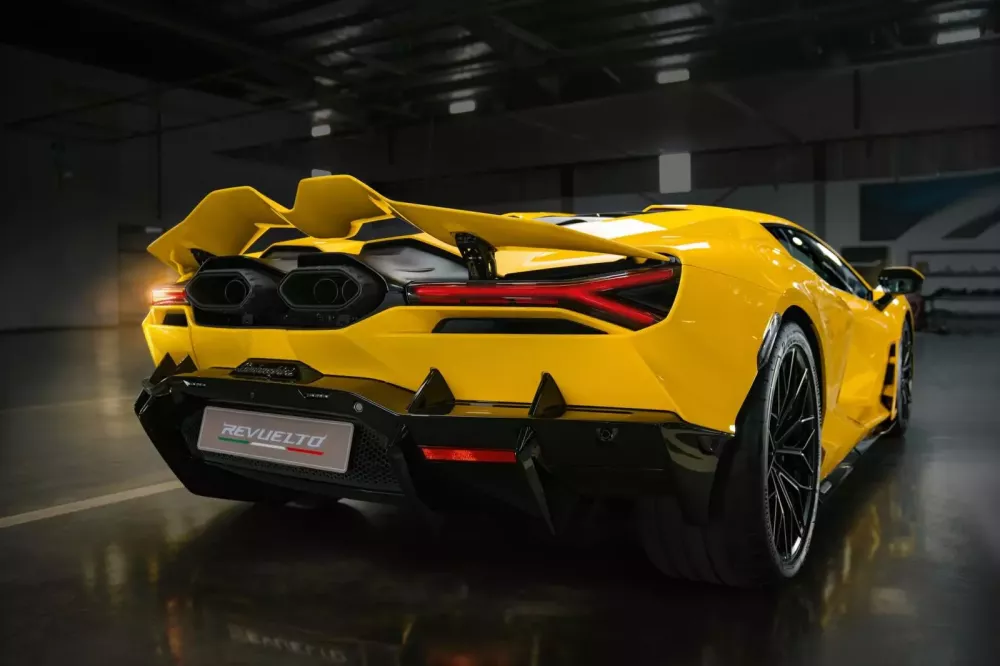 Cận cảnh Lamborghini Revuelto đầu ti&ecirc;n về Việt Nam của 1 người đam m&ecirc; xe Porsche, bộ sưu tập hơn 100 tỷ đồng- Ảnh 3.