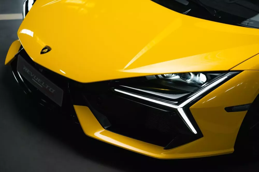 Cận cảnh Lamborghini Revuelto đầu ti&ecirc;n về Việt Nam của 1 người đam m&ecirc; xe Porsche, bộ sưu tập hơn 100 tỷ đồng- Ảnh 4.