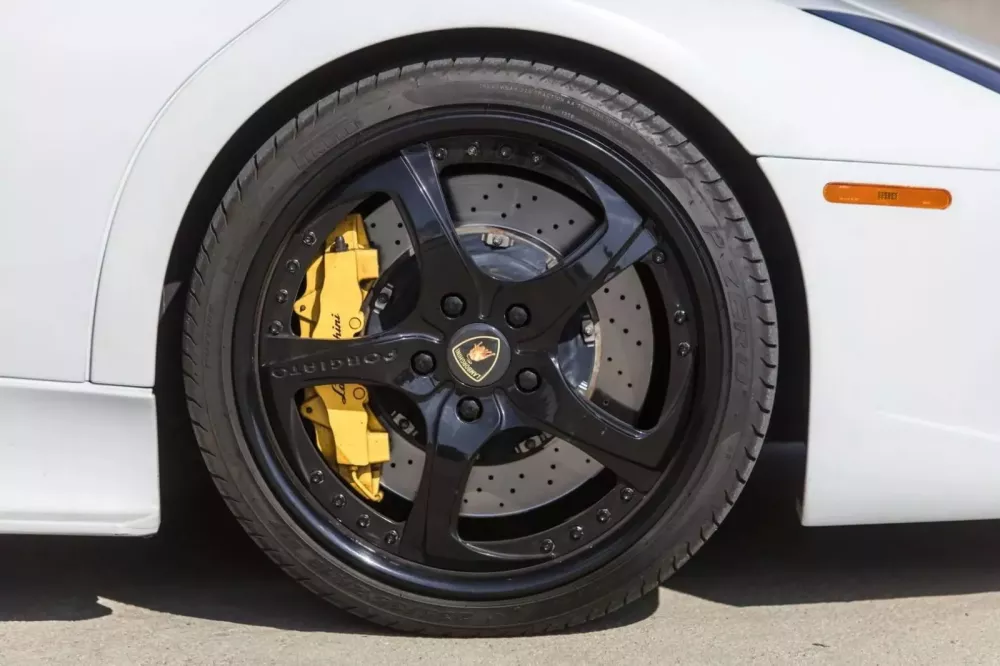 Chiếc Lamborghini Murcielago LP640 Roadster đời 2008 tuyệt đẹp vừa được b&aacute;n với gi&aacute; 418.000 đ&ocirc; la- Ảnh 6.