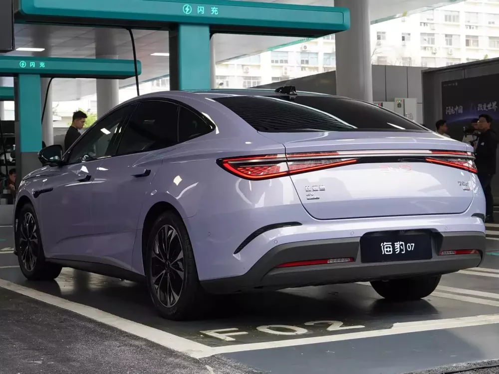 BYD Seal 07 EV 2026 tr&igrave;nh l&agrave;ng, sạc nhanh như chớp, gi&aacute; khởi điểm dưới 600 triệu đồng - Ảnh 3.