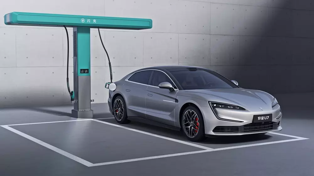 Sedan hạng sang Yangwang U7 2026 ra mắt, chạy hơn 1.000 km v&agrave; sạc si&ecirc;u nhanh - Ảnh 8.