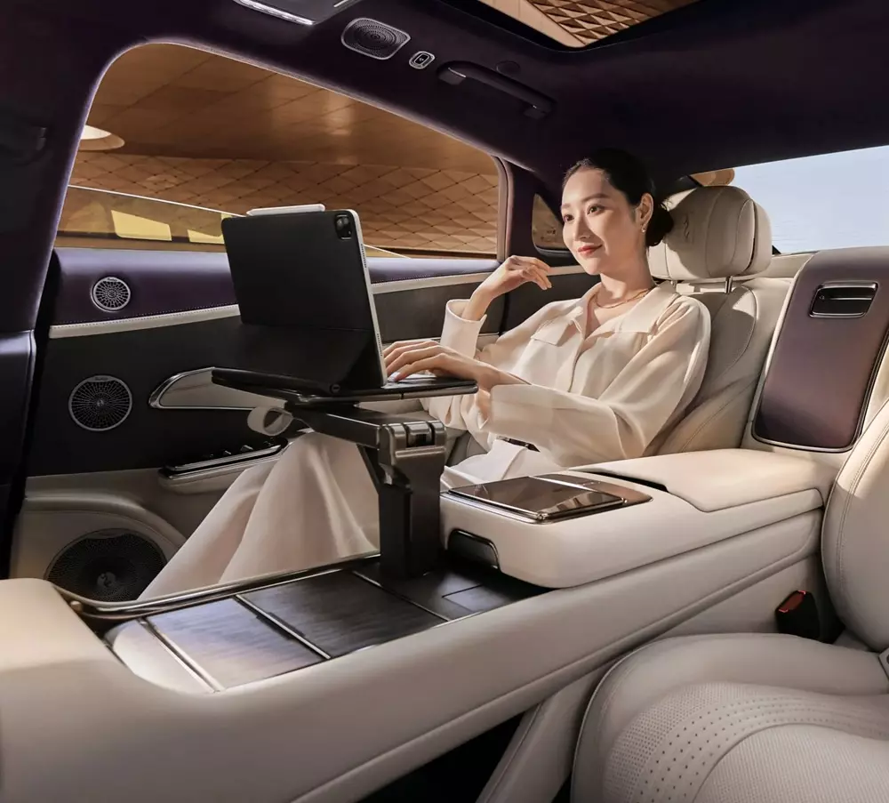 Sedan hạng sang Yangwang U7 2026 ra mắt, chạy hơn 1.000 km v&agrave; sạc si&ecirc;u nhanh - Ảnh 6.